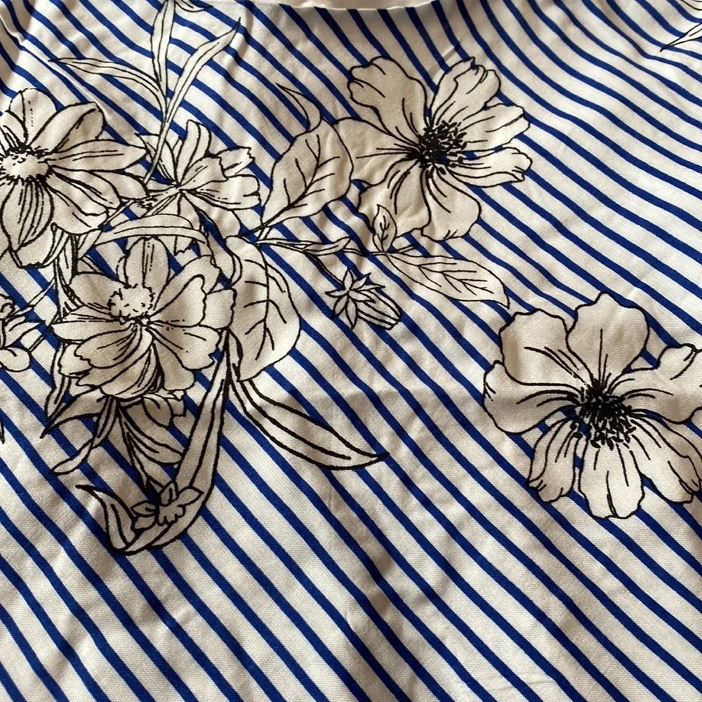 Racerback floral diagonal stripe top - Picture 2 of 3